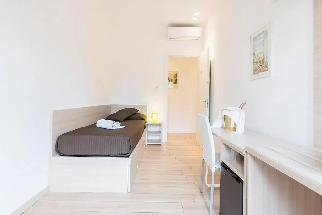 Camera Singola Deluxe — Foresteria Via Italia – Rooms & Suite