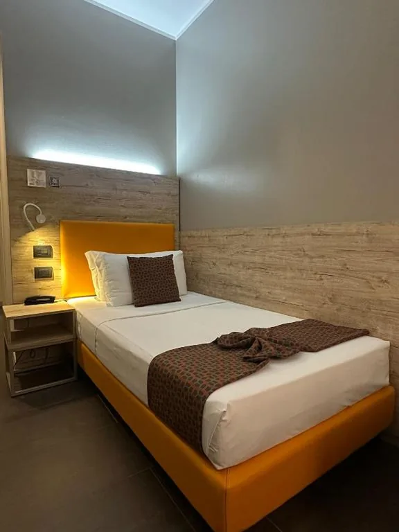 Deluxe Single Room — Hotel Stradivari