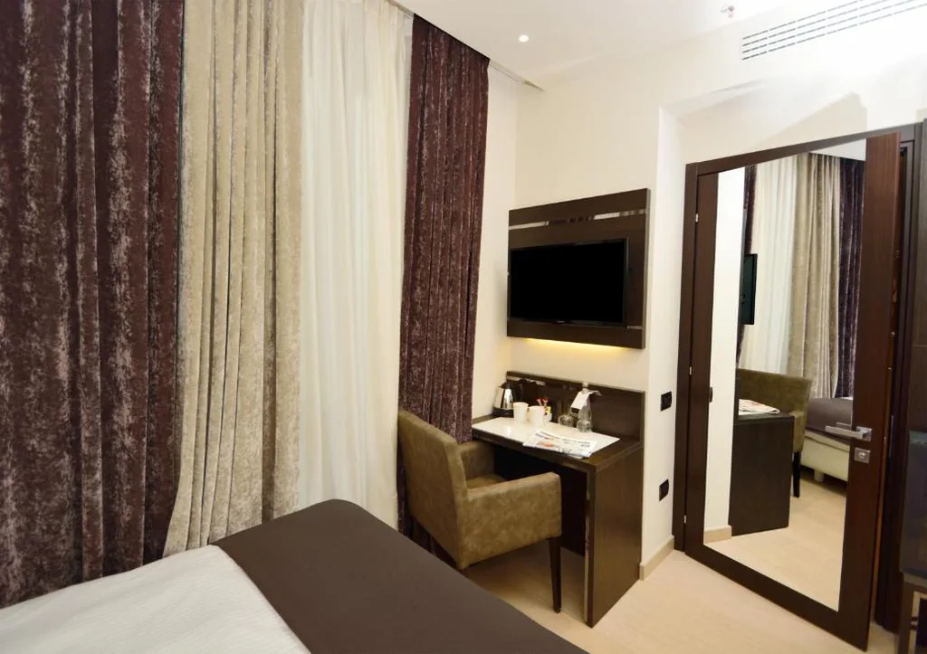 Deluxe Single Room — Hotel The Square Milano Duomo – Preferred Hotels & Resorts