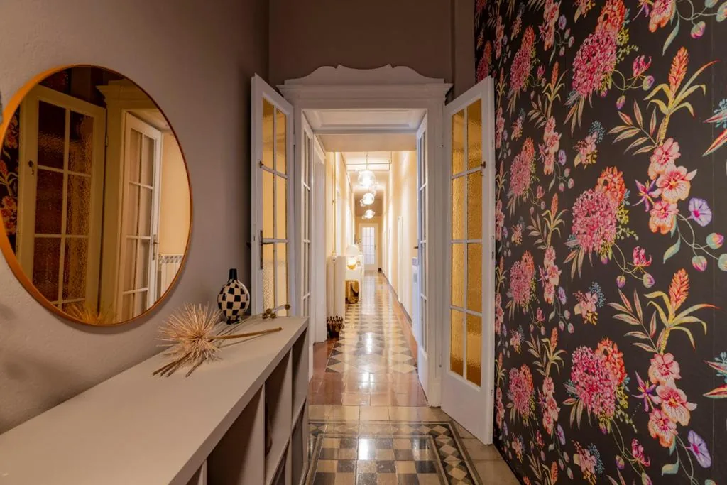 Deluxe Single Room — House of Frames