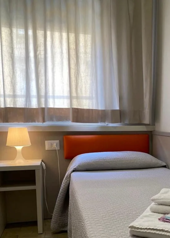 Camera Singola Economy con Bagno in Comune - Edificio Separato — Hotel Due Giardini