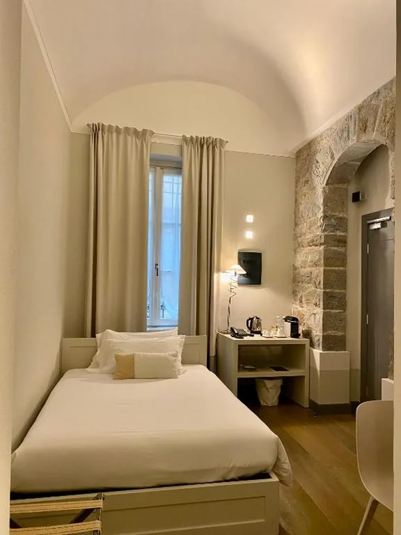 Single Room — GombitHotel