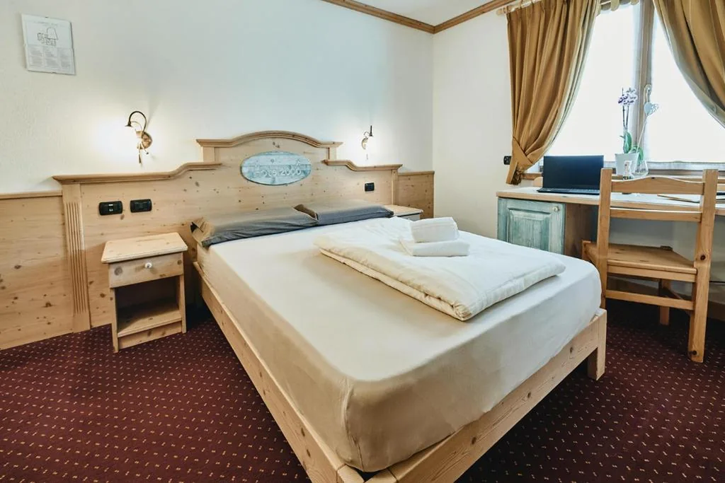 Single Room — Hotel 2000