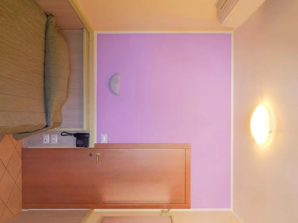 Single Room — Hotel Arco Romana
