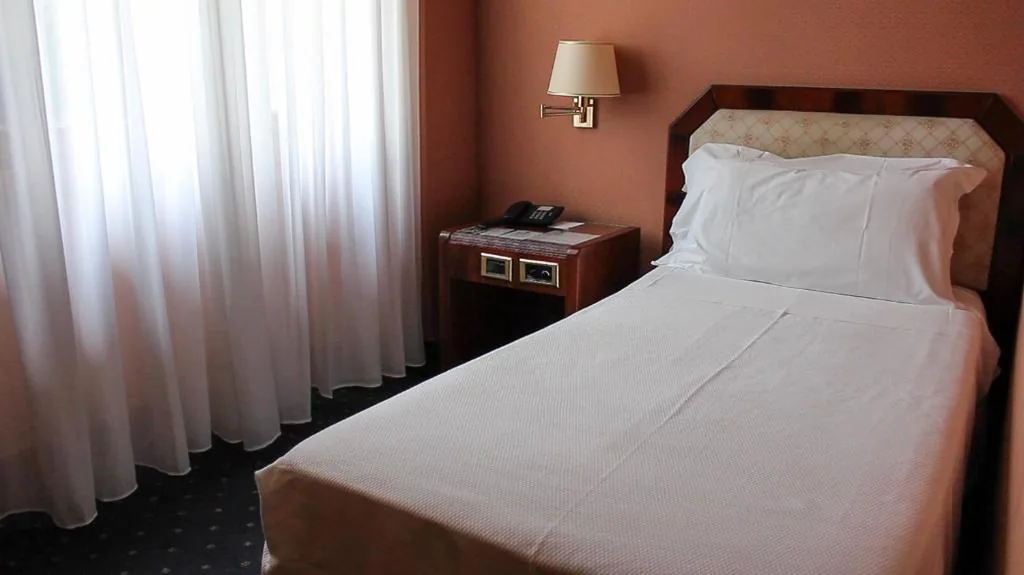 Single Room — Hotel Bristol