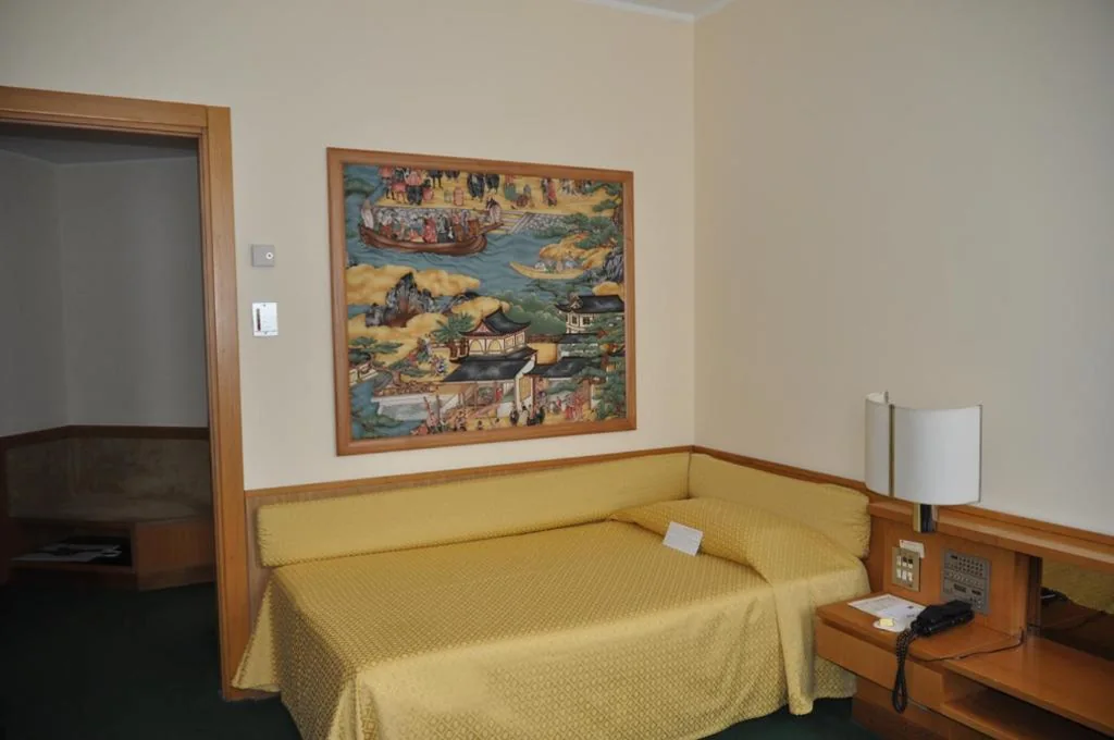Single Room — Hotel Galileo