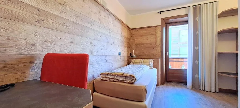 Single Room — Hotel Krone