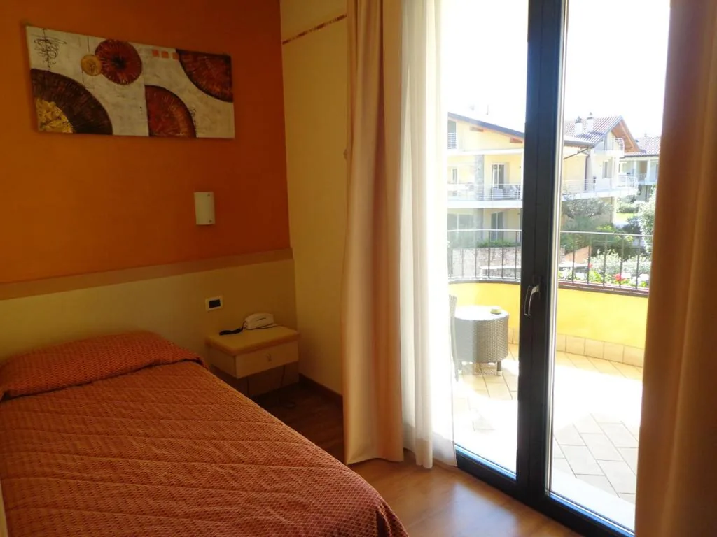 Single Room — Hotel La Rondine