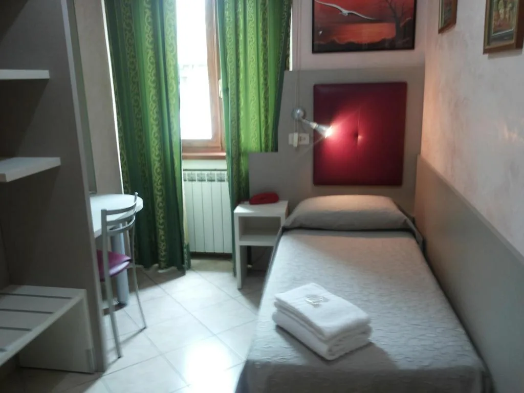 Single Room — Hotel Le Querce
