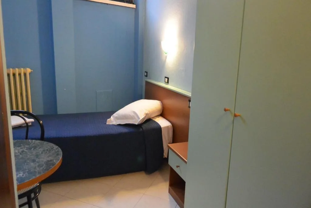 Single Room — Hotel Mercurio
