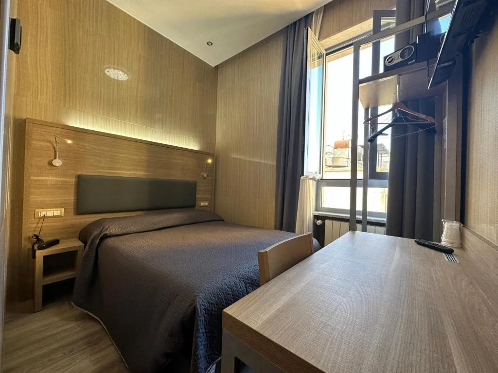 Single Room — Hotel Midway