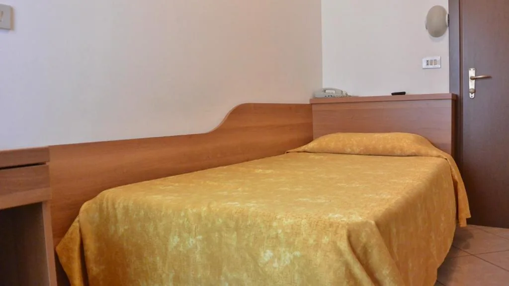 Single Room — Hotel Mignon