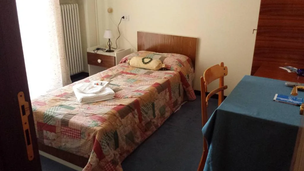 Single Room — Hotel Mirabeau