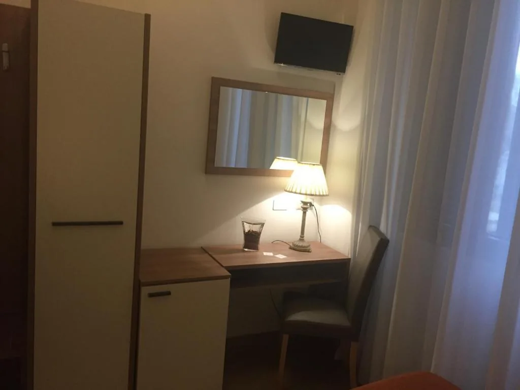 Single Room — Hotel Montecarlo