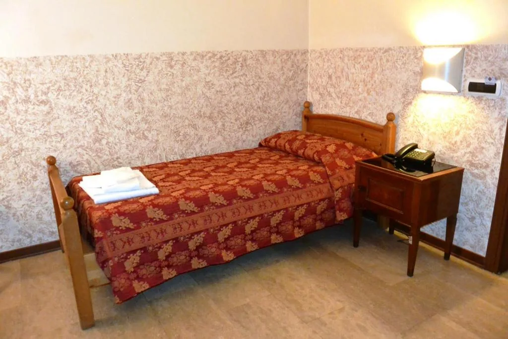 Camera Singola — Hotel Nettuno
