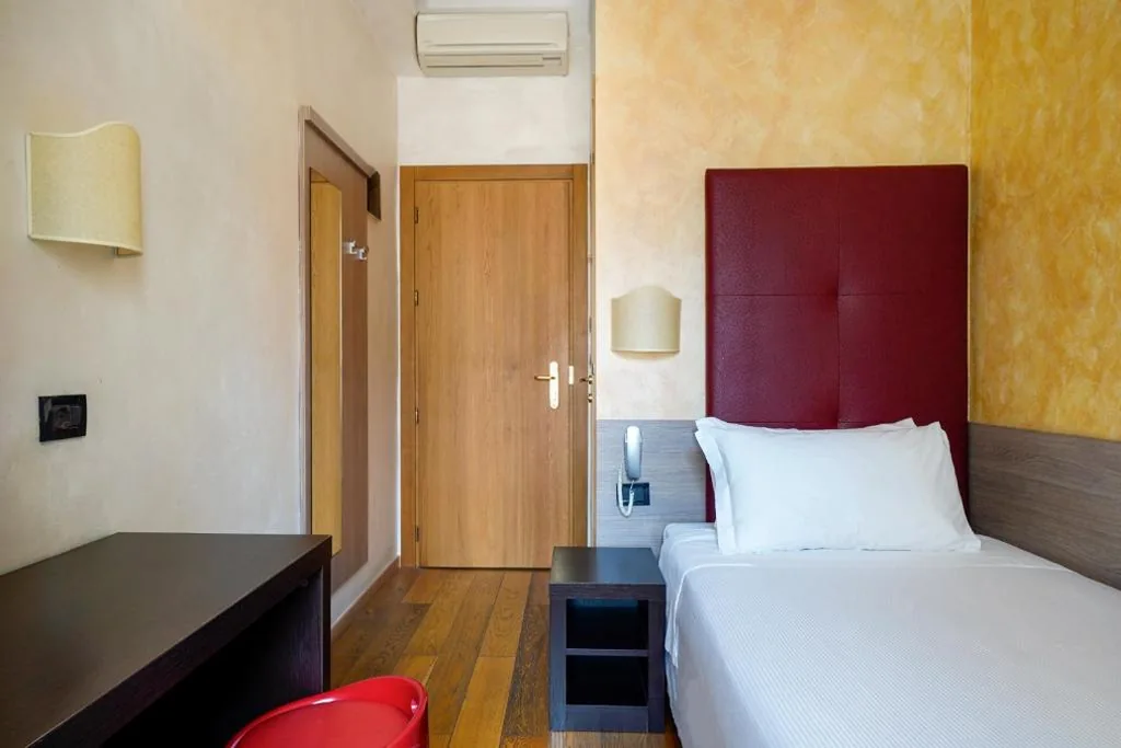 Single Room — Hotel Panizza