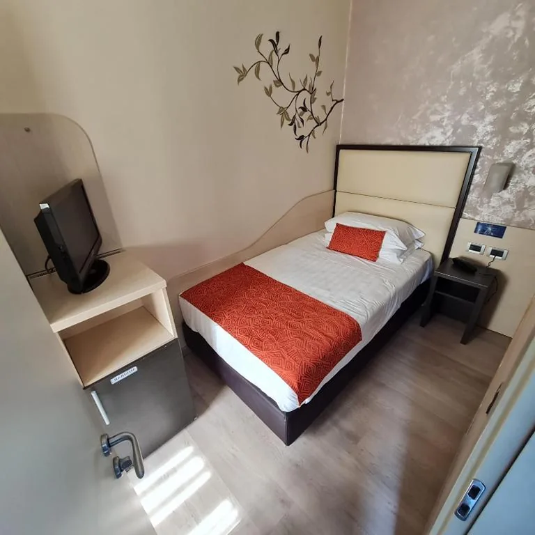 Single Room — Hotel Piacenza