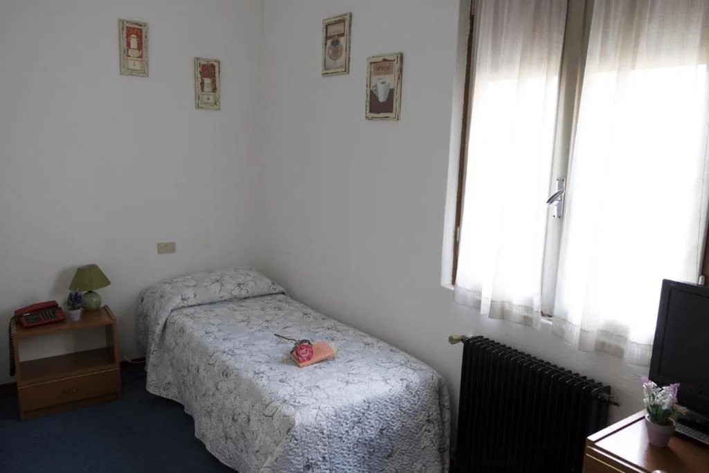 Single Room — Hotel Primavera
