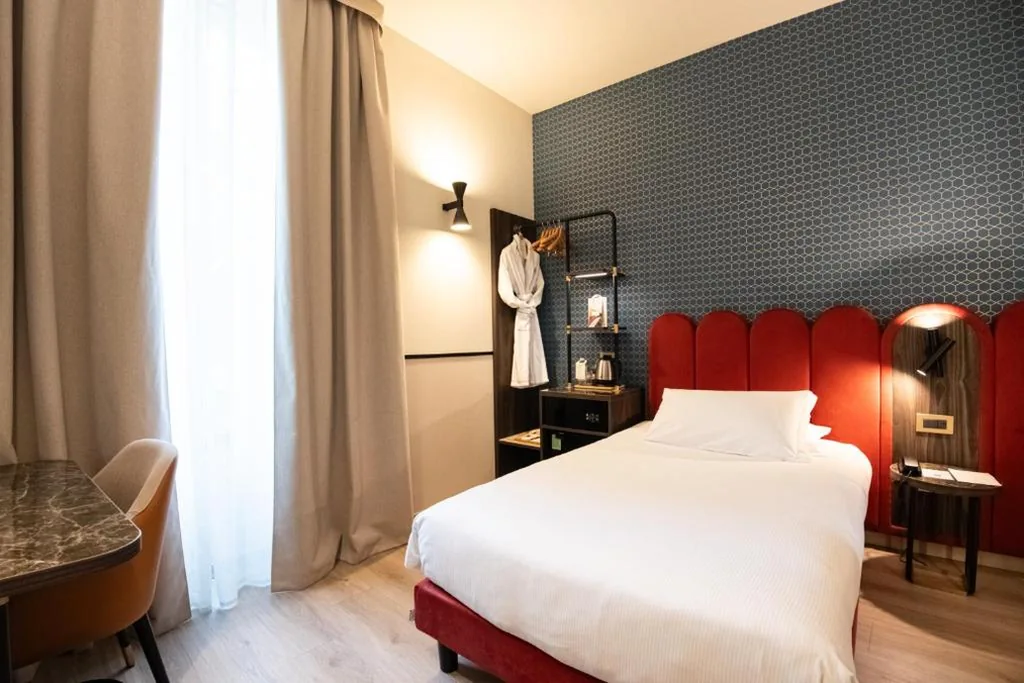 Single Room — Hotel Regina