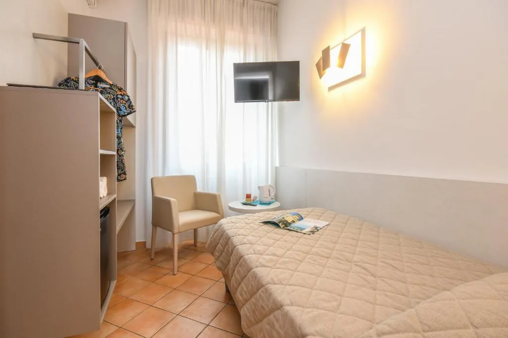 Single Room — Hotel Riel