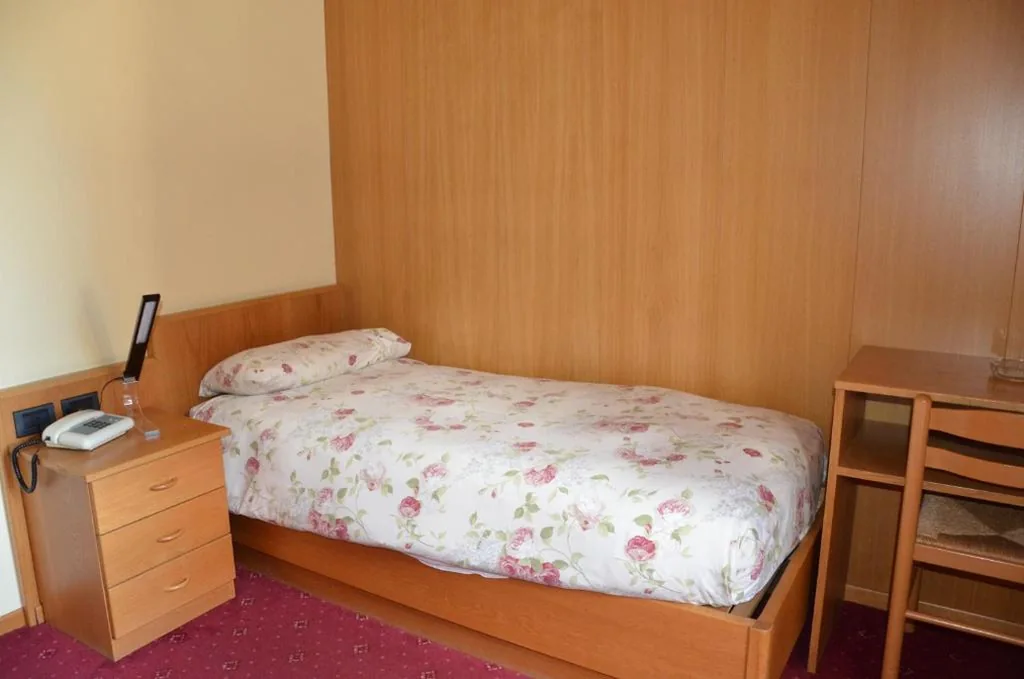Single Room — Hotel Victoria