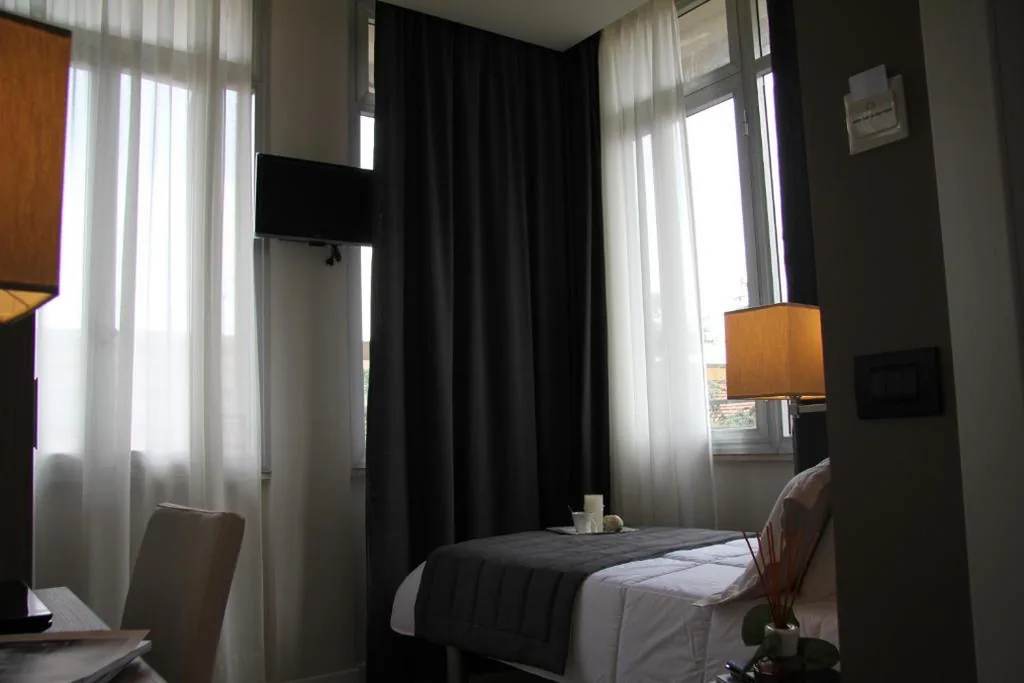 Single Room — Hotel Zara Milano