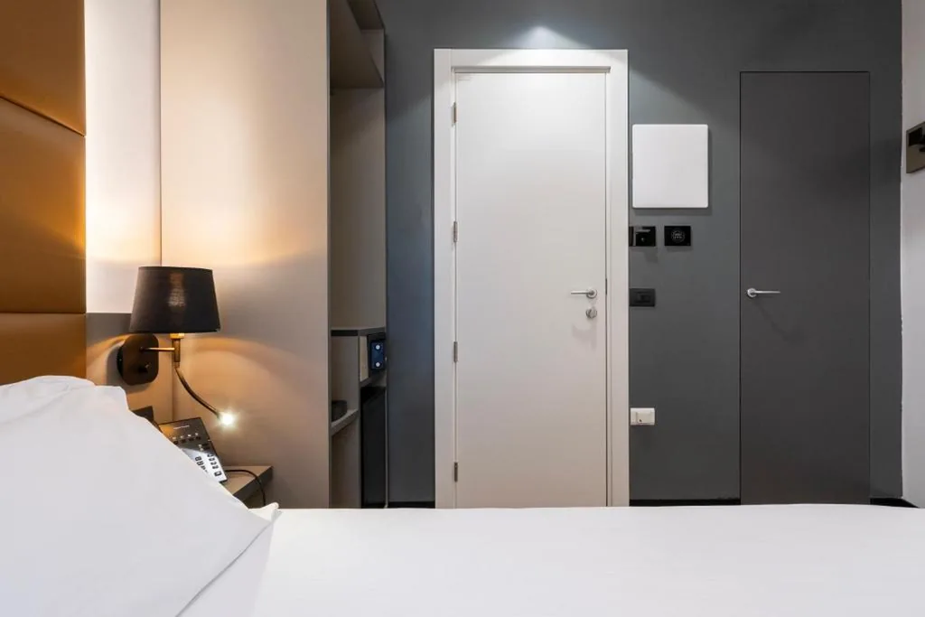 Small Single Room — London Hotel