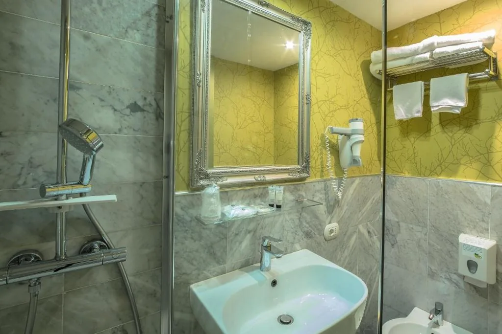 Standard Single Room — Canova Hotel