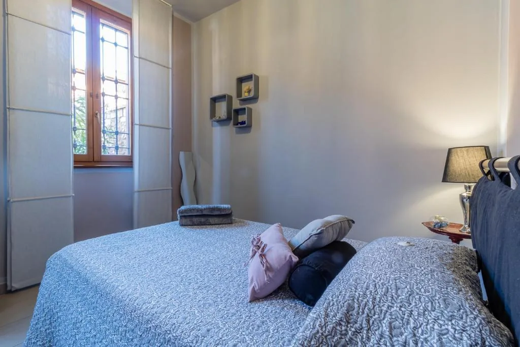 Standard Single Room with Shared Bathroom — A due passi dal Castello