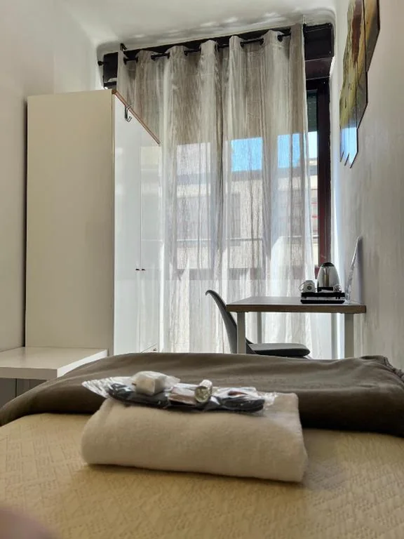 Camera Singola Standard con Bagno in Comune — Guest House Brianza Room