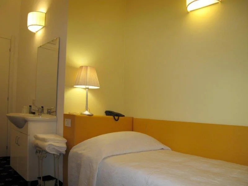 Camera Singola Standard con Bagno in Comune — My Hotel Milano