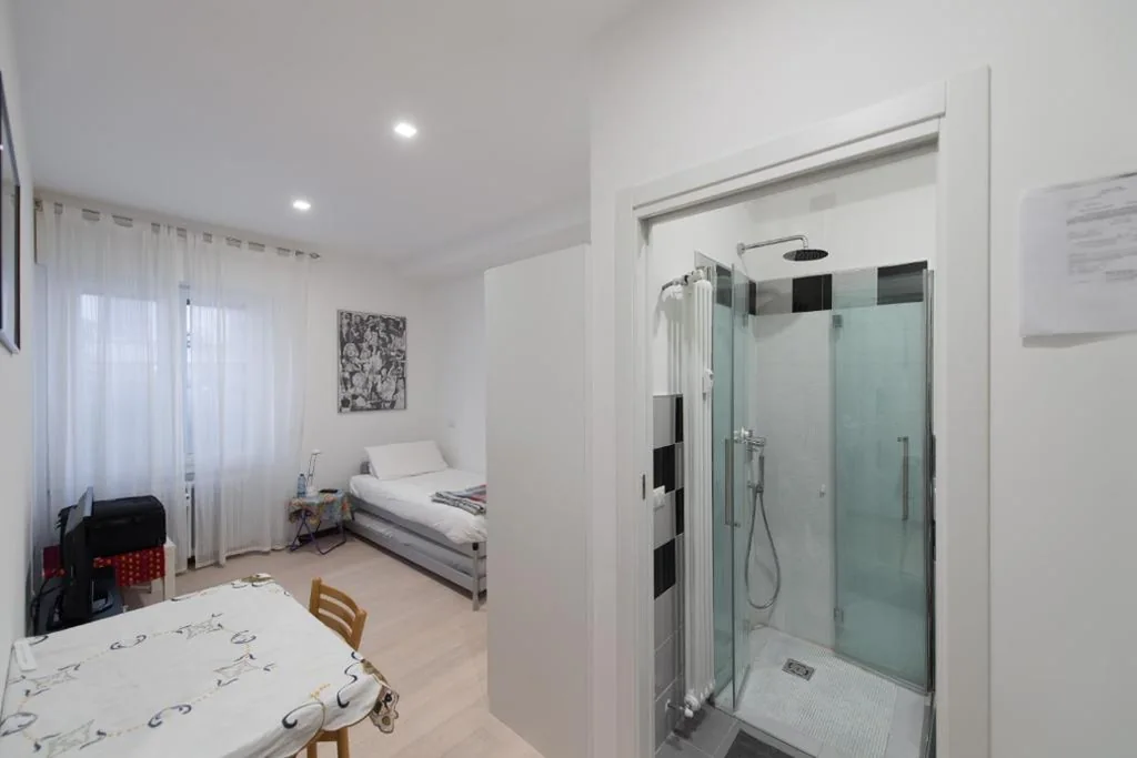 Standard Single Room with Shower — B&B Rosa Blu