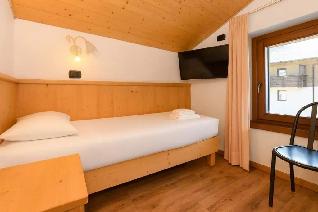 Standard Single Room — Hotel Bleis