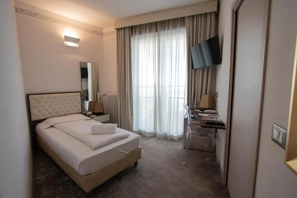 Standard Single Room — Hotel Corona