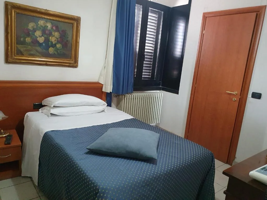 Standard Single Room — Hotel San Giorgio