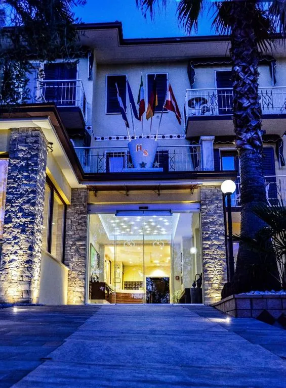 Camera Singola Superior con Balcone — Hotel Sorriso