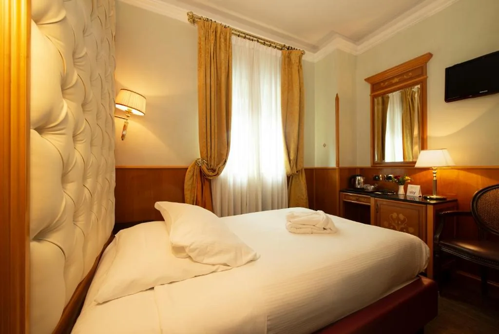 Camera Singola Superior — Hotel Vittoria