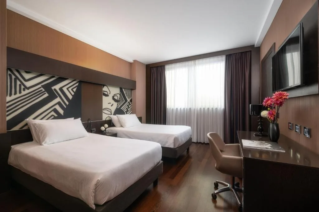 Camera Standard con 2 Letti Singoli — Crowne Plaza Milan City by IHG
