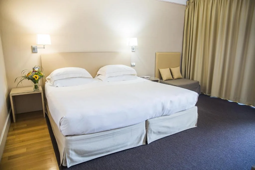 Standard Room with Partial Lake View and Spa Access — Hotel Acquaviva Del Garda
