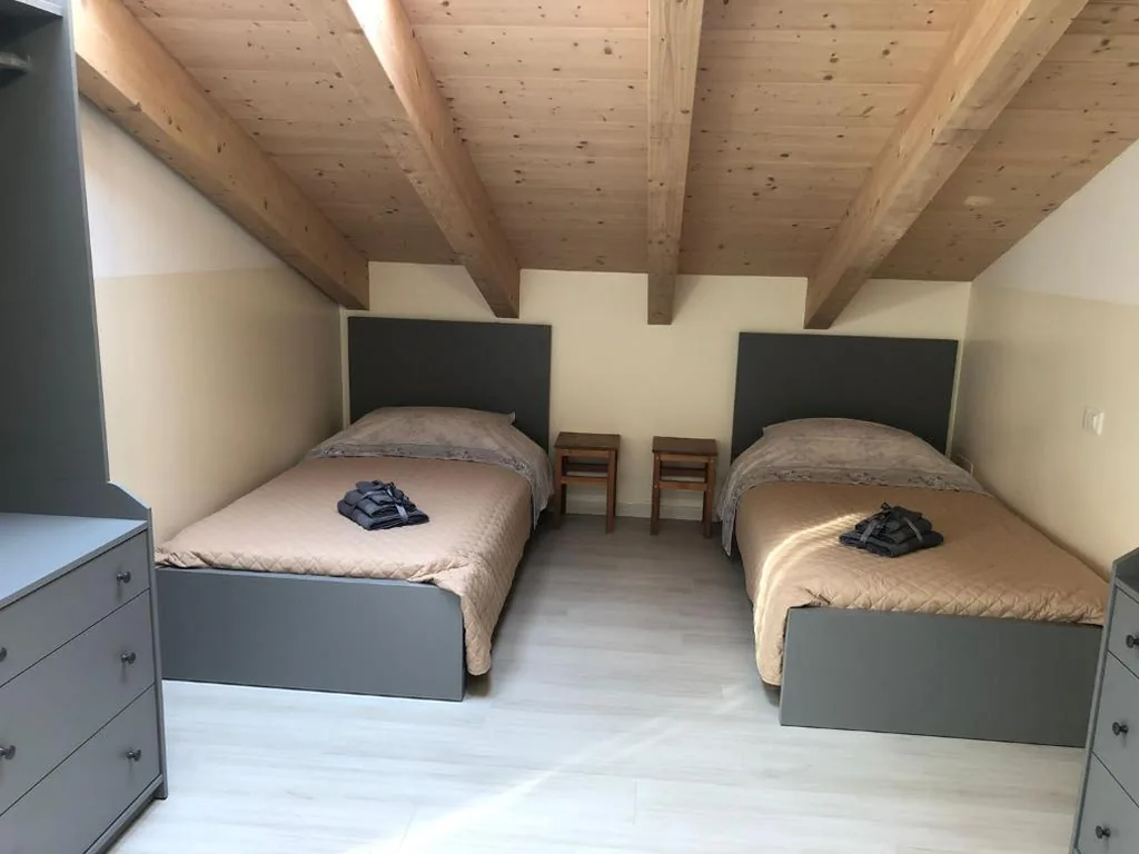 Standard Twin Room with Shared Bathroom — Welcome Milano Guest House