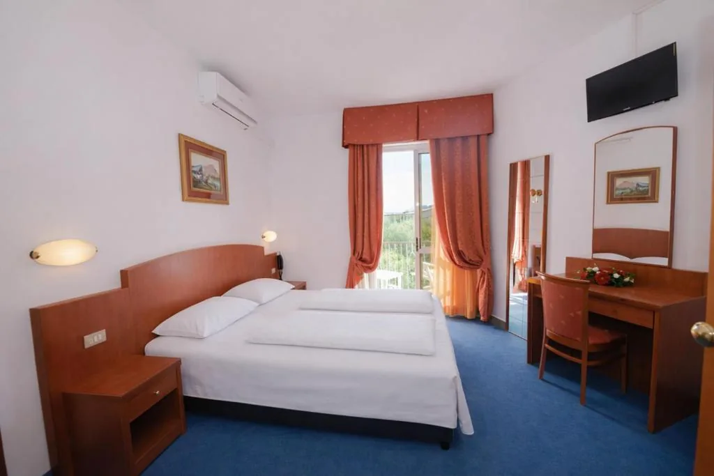 Standard Twin Room with Balcony — Hotel Garden Limone