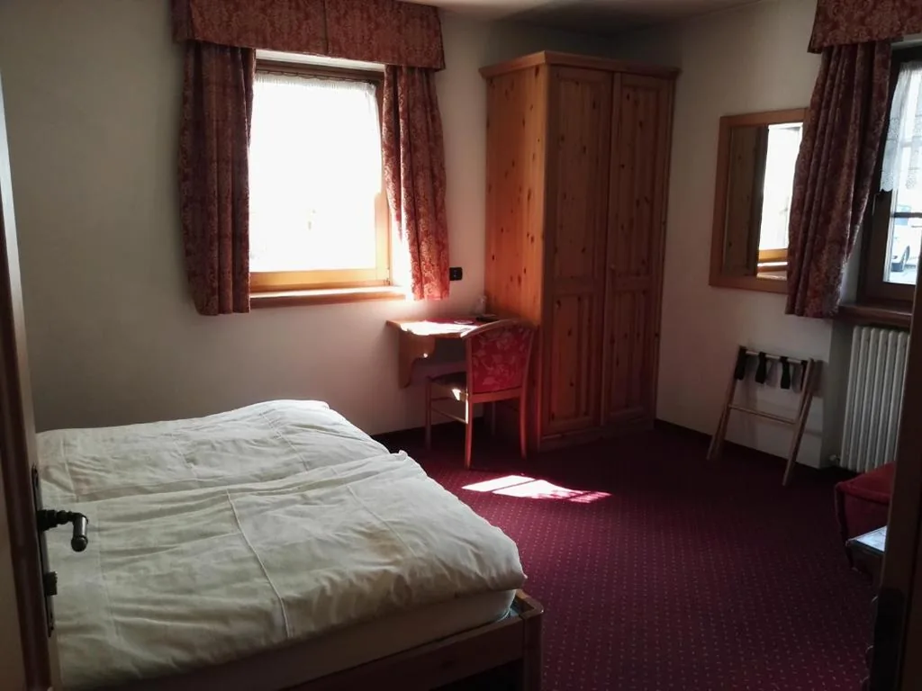 Standard Double Room with Single Beds — Garni Baita Cecilia