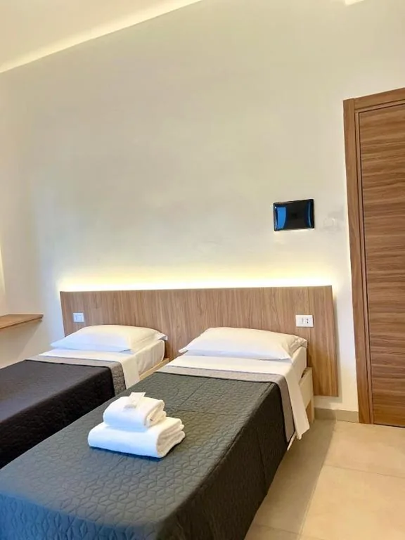 Camera Standard Doppia con Letti Singoli — Hotel Brivio