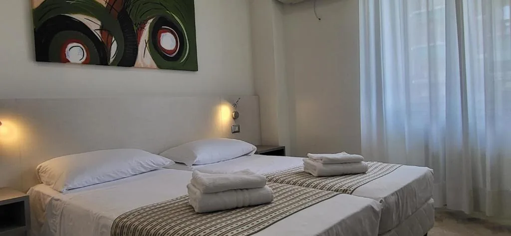 Standard Twin Room — Hotel Dei Fiori