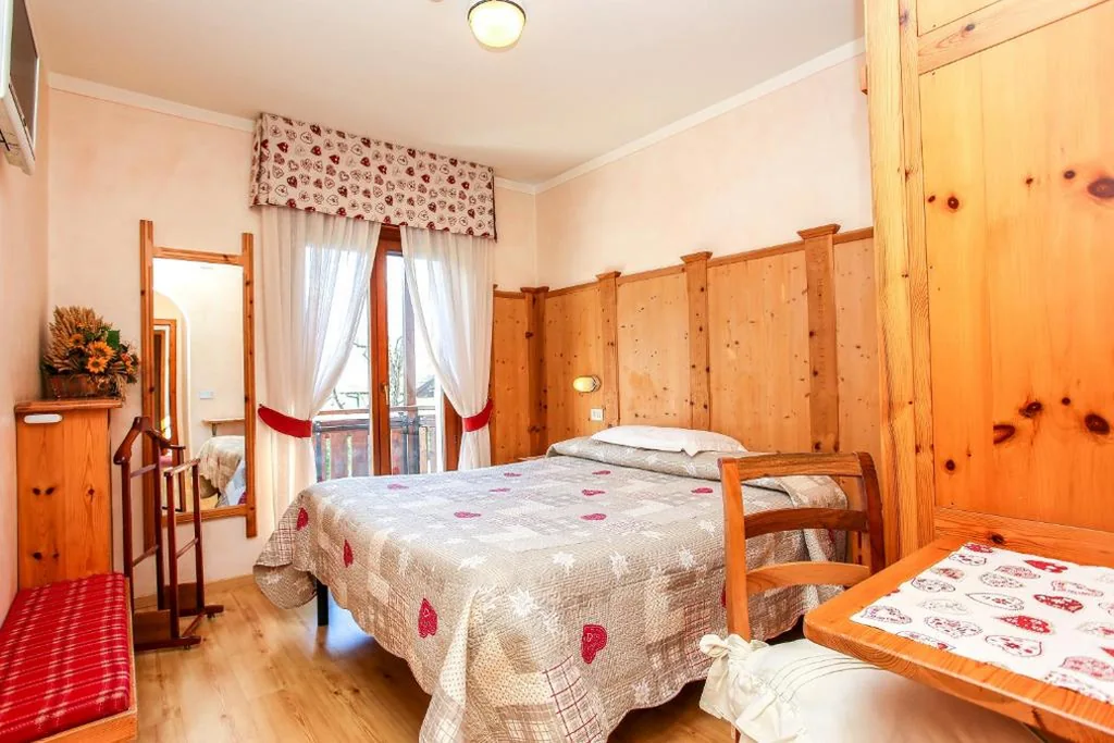 Standard Double/Twin Room with Balcony — Albergo Adele
