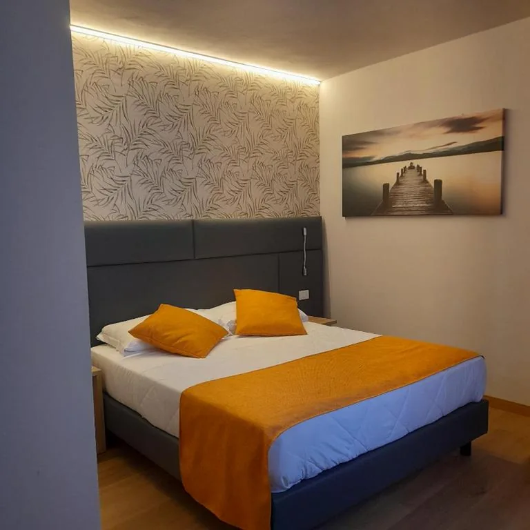 Camera Standard Matrimoniale/Doppia con Letti Singoli — Bike Hotel Touring Gardone Riviera & Wellness