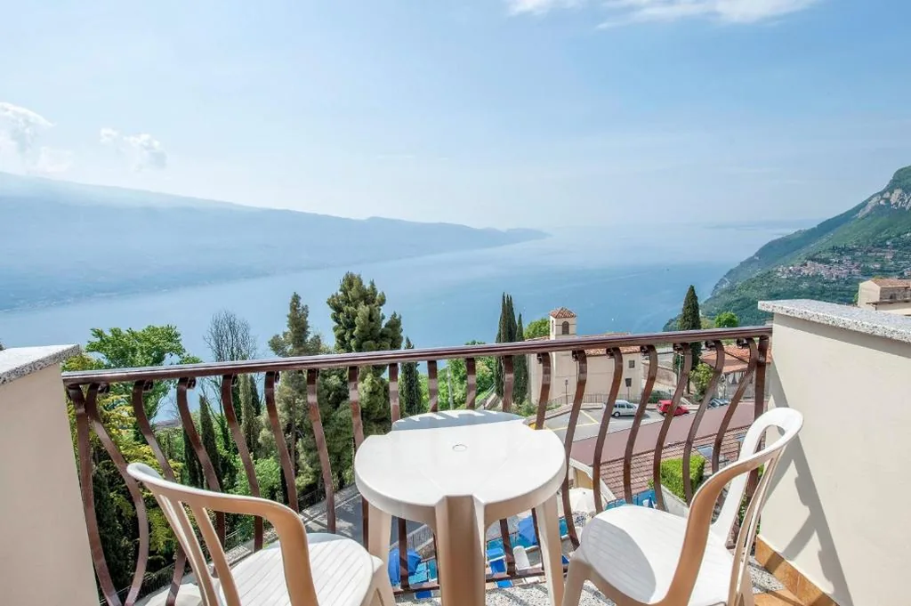 Standard Double/Twin Room with Lake View — Hotel Bellavista