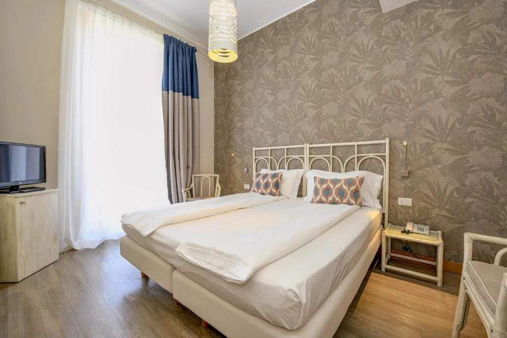 Camera Standard Matrimoniale/Doppia con Letti Singoli — Hotel Flaminia