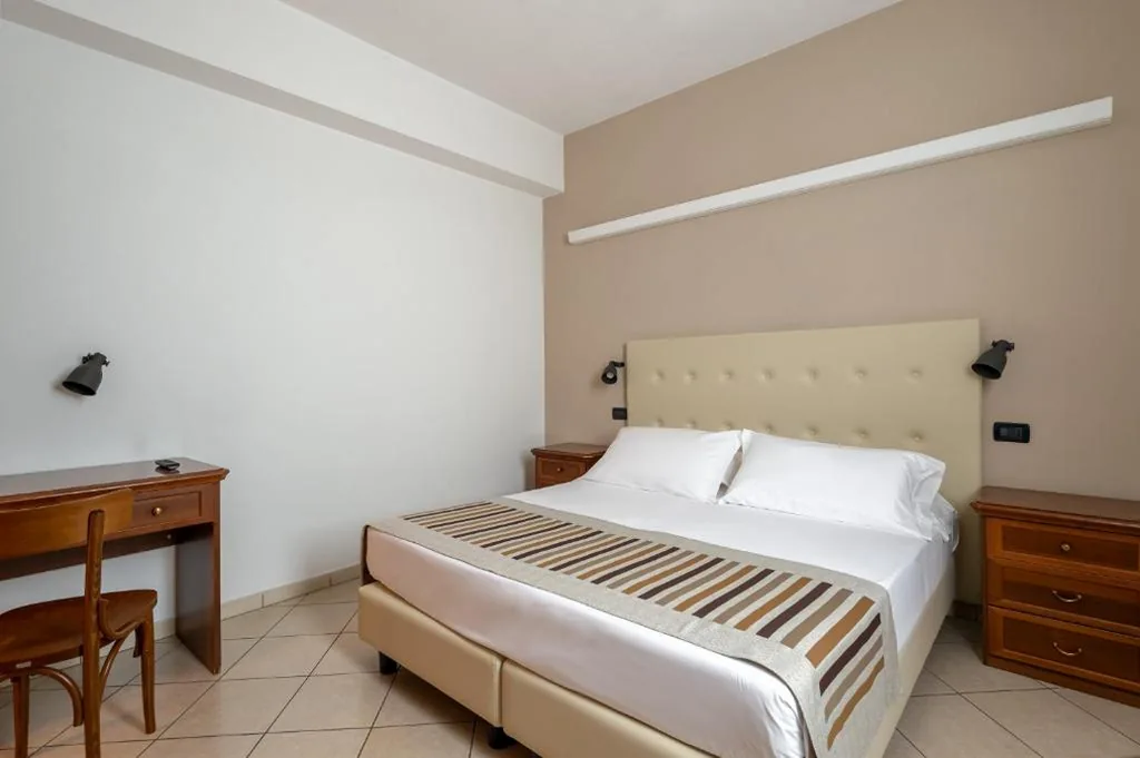 Standard Double/Twin Room — Hotel Mantegna Stazione, MantegnaHotels
