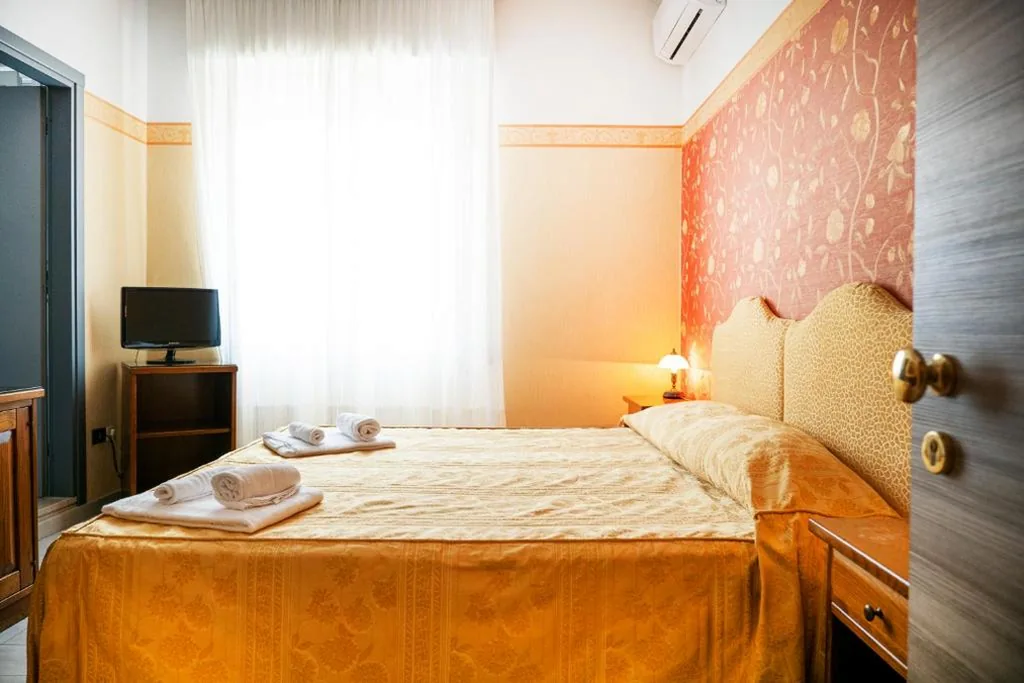 Standard Double/Twin Room — Hotel Riviera